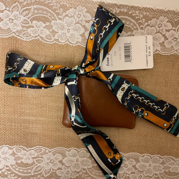 🌰FreePeople~Wallet w/matching Twilly - Picture 2 of 5